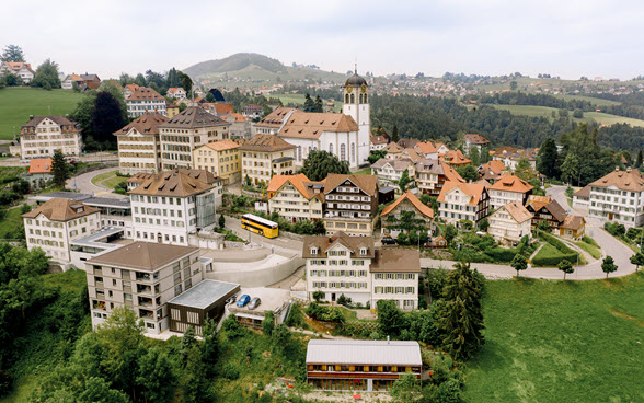 Das Bild zeigt das Ortsbild von nationaler Bedeutung Trogen im Kanton Appenzell Ausserrhoden. 